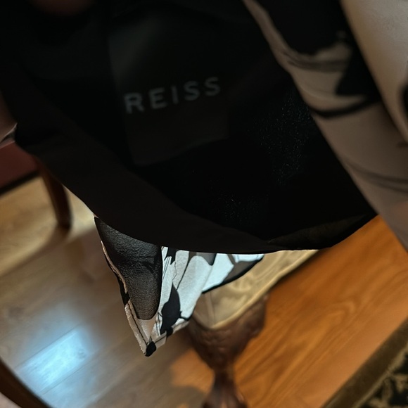 REISS SILK DESIGNER DRESS in SUPERIOR PREOWNED CONDITION - Picture 8 of 9